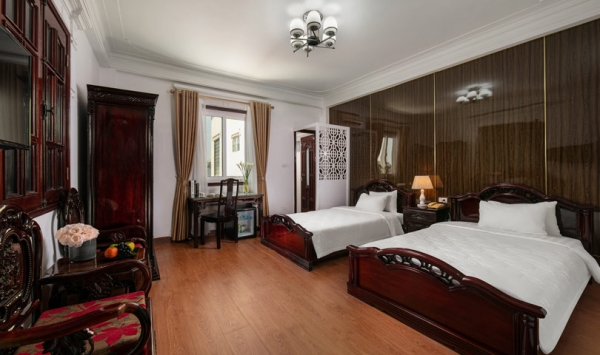 DELUXE TWINS WITH WINDOW