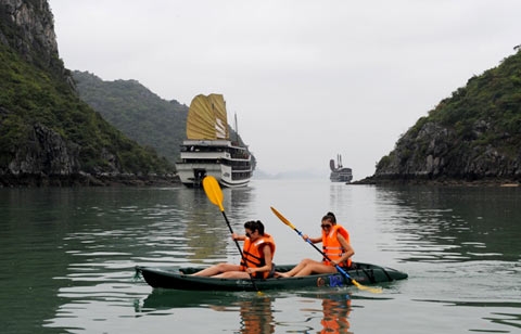 HALONG 1 DAY TRIP(4 hour on boat)